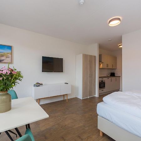 Luxurious Studio For 2 People A 1 Minute Walk From The Beach Of Zoutelande Exterior photo