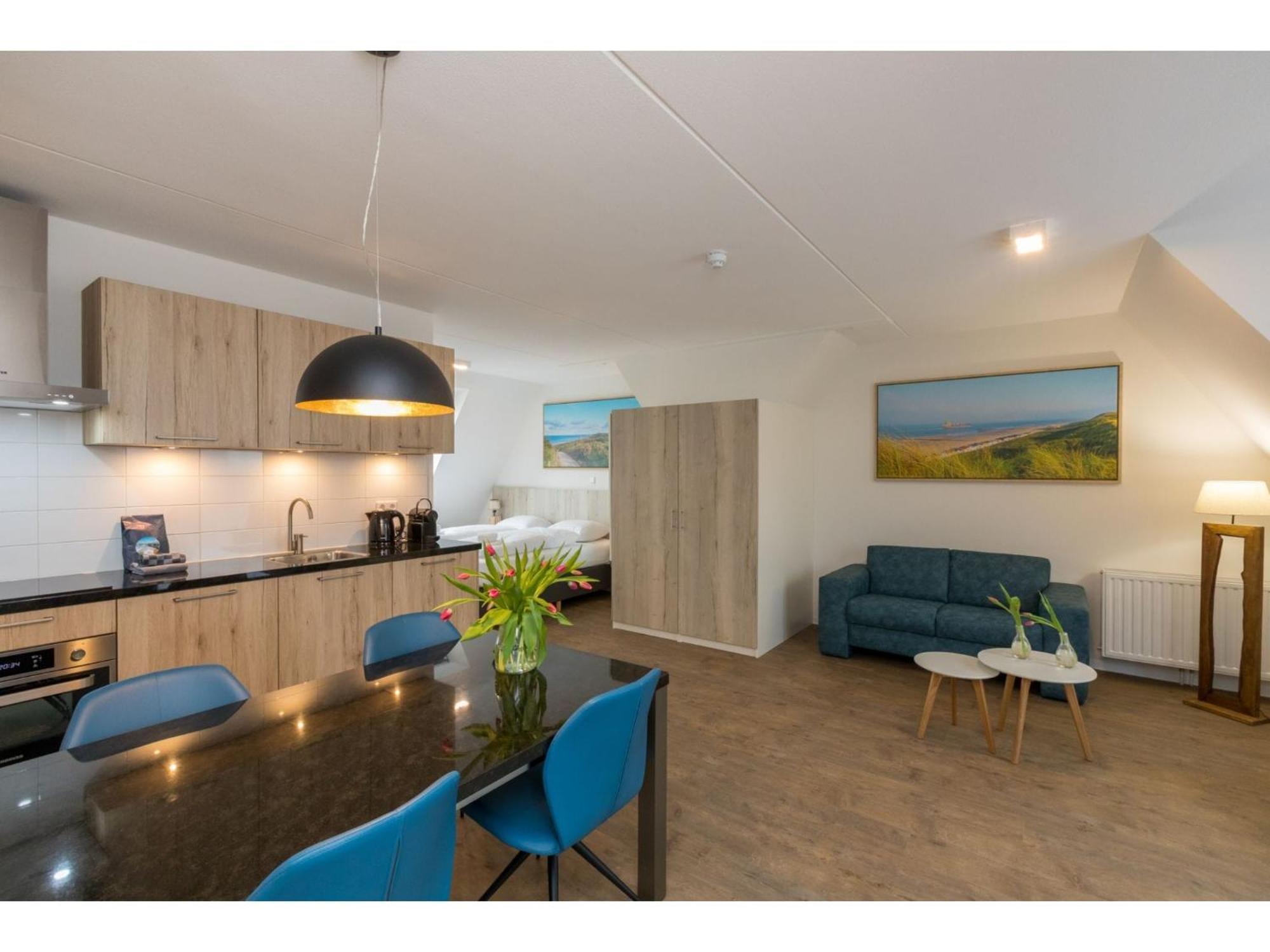 Luxurious Studio For 2 People A 1 Minute Walk From The Beach Of Zoutelande Exterior photo