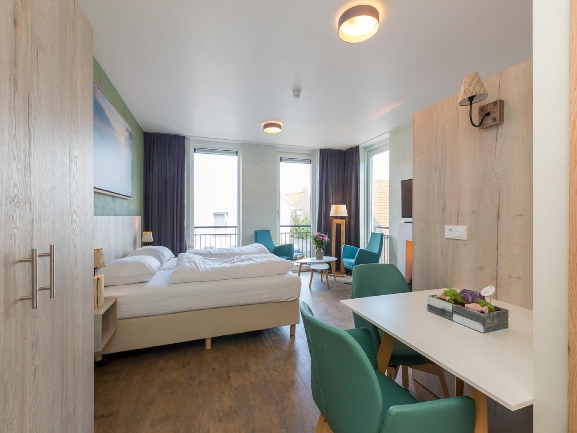 Luxurious Studio For 2 People A 1 Minute Walk From The Beach Of Zoutelande Exterior photo