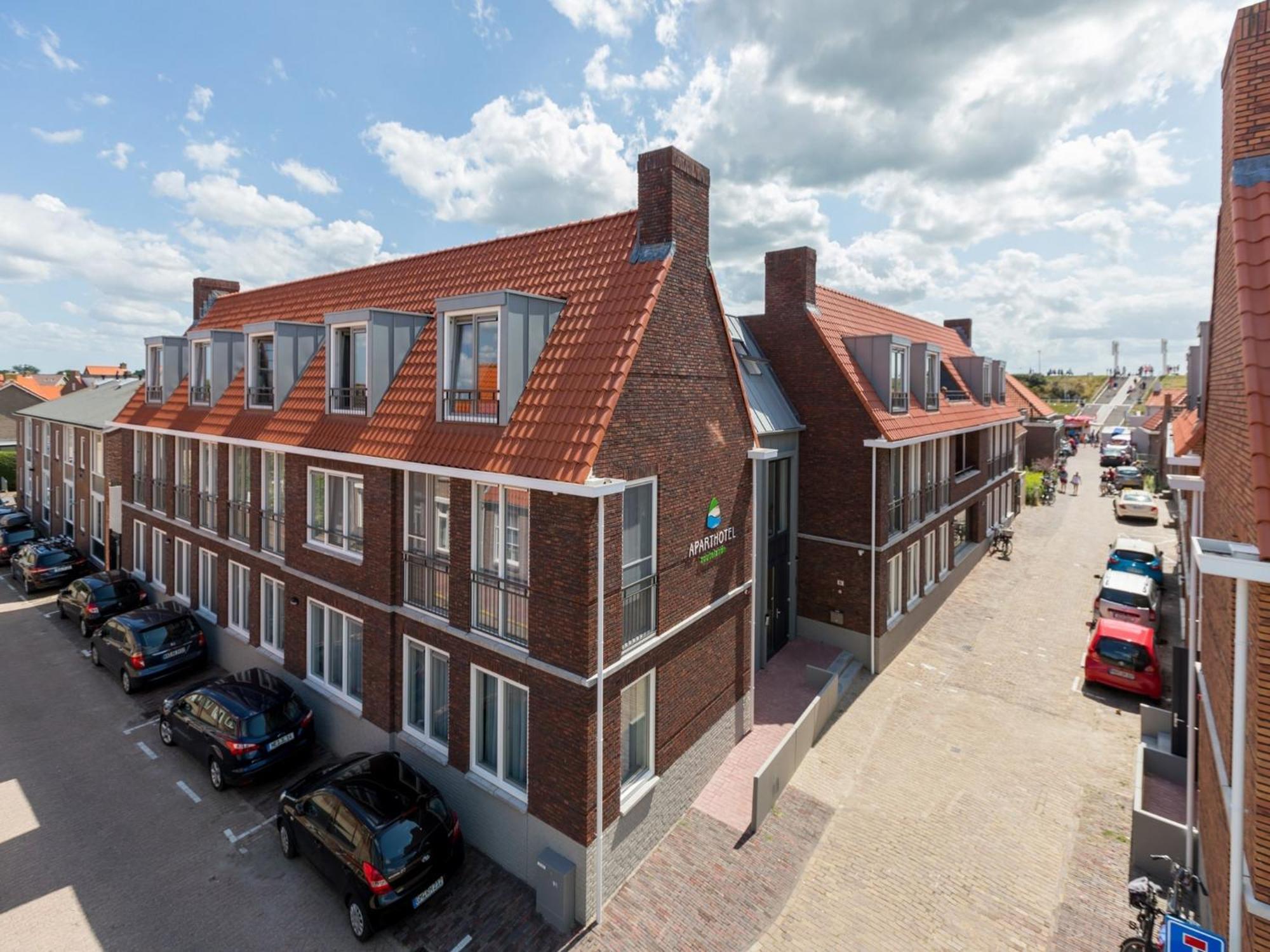 Luxurious Studio For 2 People A 1 Minute Walk From The Beach Of Zoutelande Exterior photo