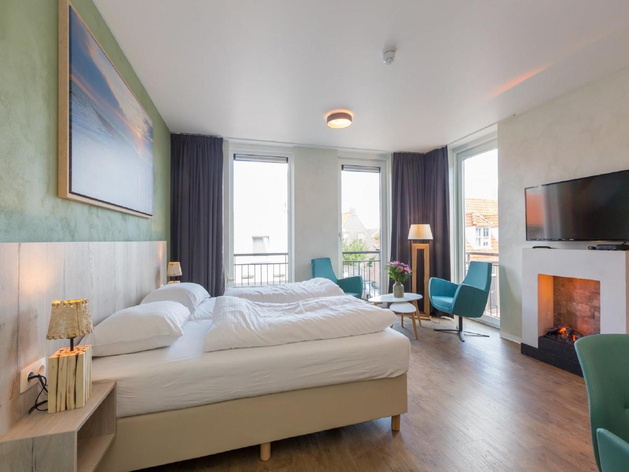 Luxurious Studio For 2 People A 1 Minute Walk From The Beach Of Zoutelande Exterior photo